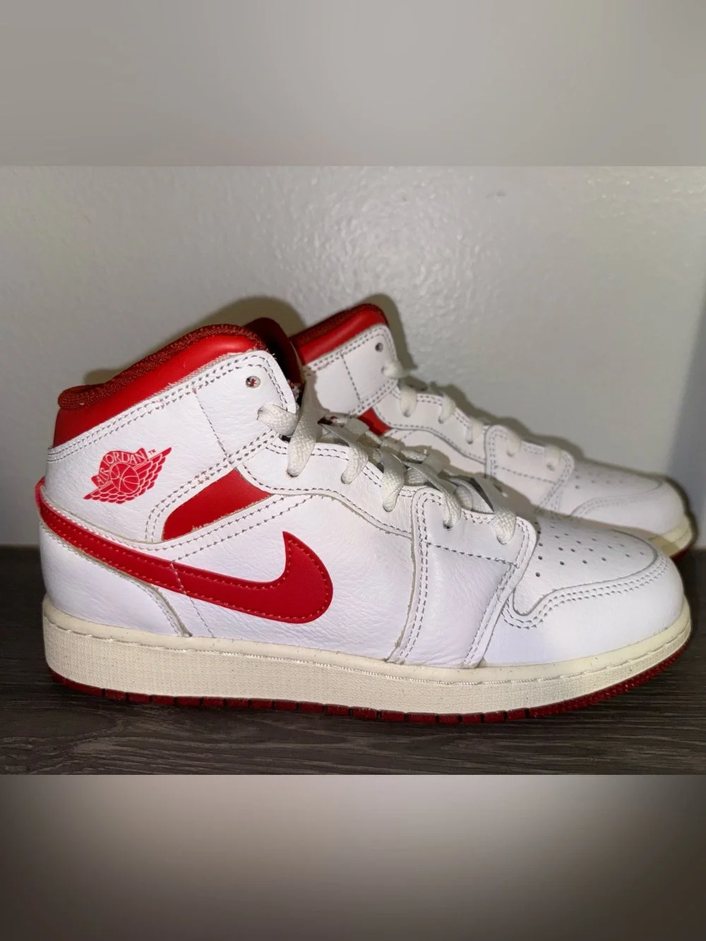 Air Jordan 1 Mid SE Kids White/Red Sneakers Size 6Y New In Box Back To School